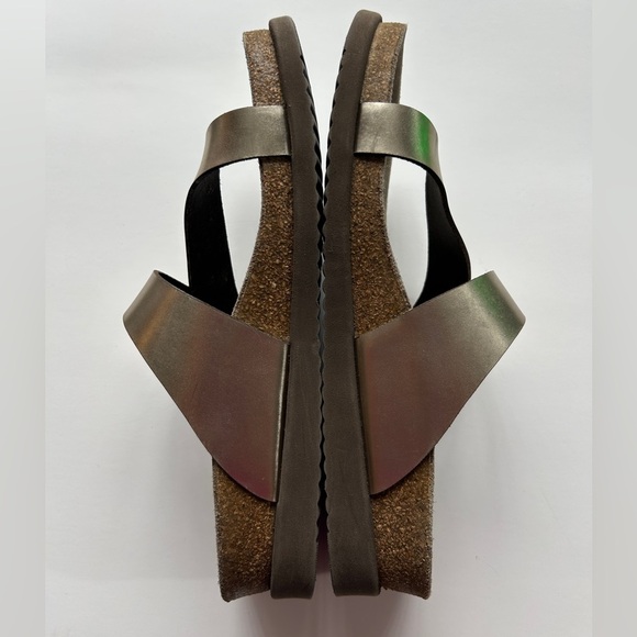 Mephisto Women’s Gold Tan Sandals with Adjustable Buckles - Picture 8 of 13